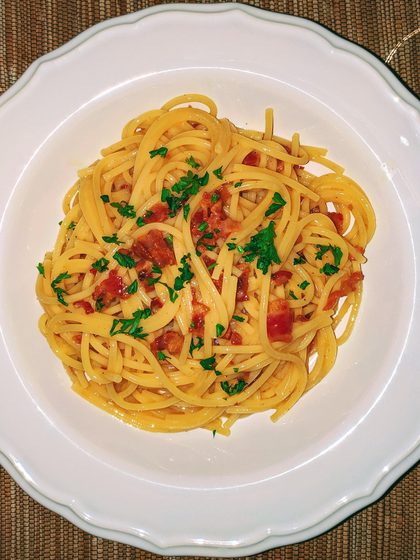 Spaghetti with garlic, herbs and chilli