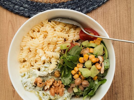 Pasta salad with sweetcorn, beans and greens