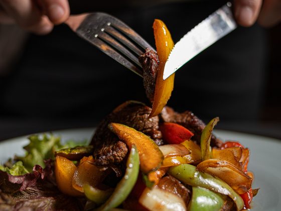 Pepper beef with charred capsicum